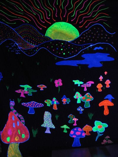 Glow-in-the-Dark Paint and Sip Workshop